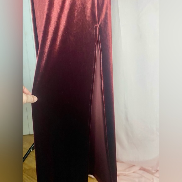 Georgiou Studio Burgundy Velvet Cocktail Dress V neck Side Slit Medium - Picture 7 of 16